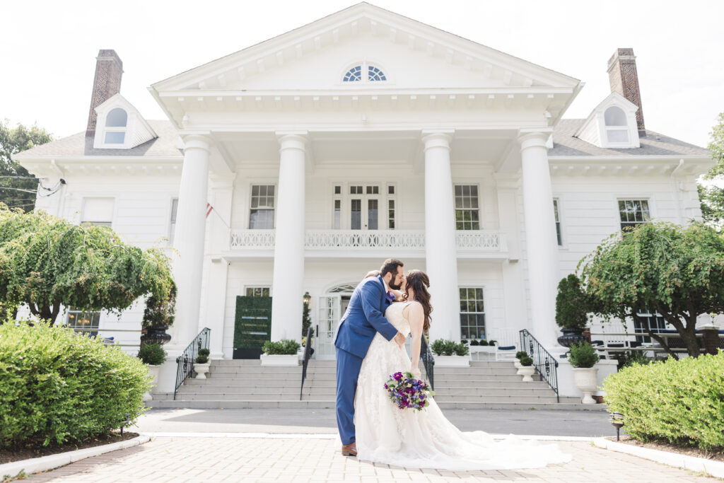 wedding couple kissing in front of Briarcliff Manor in New York
