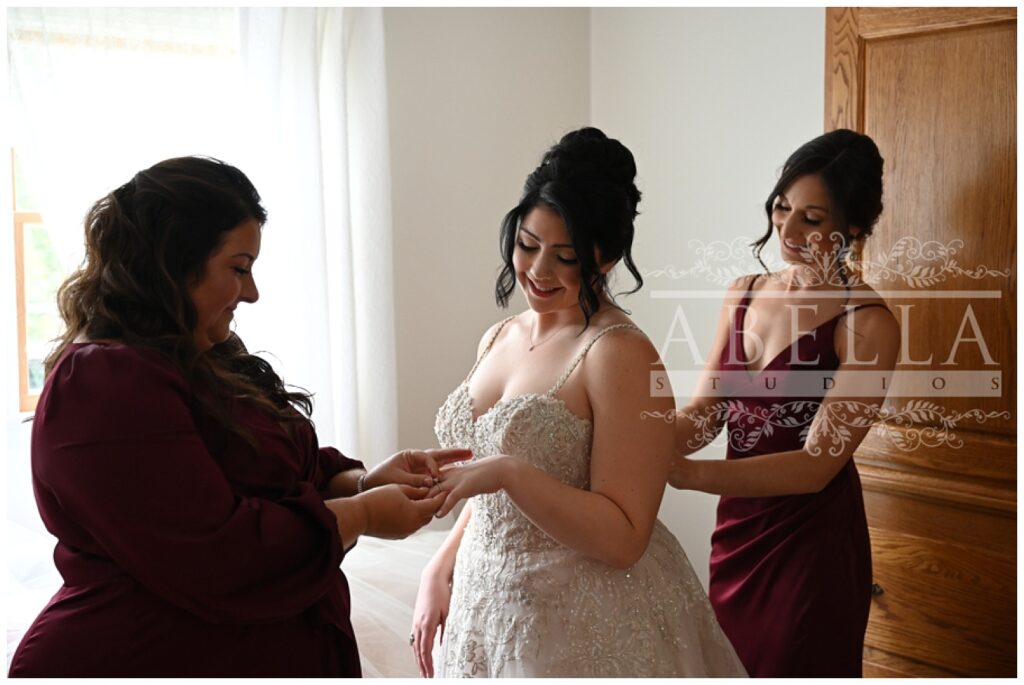 bridesmaids helping the bride get ready in Somerset, New Jersey