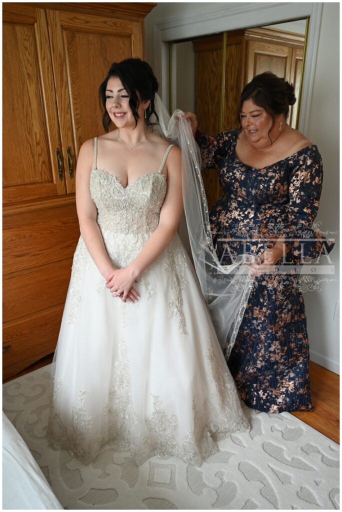 bride's mom helping bride put on her veil at New Jersey wedding venue
